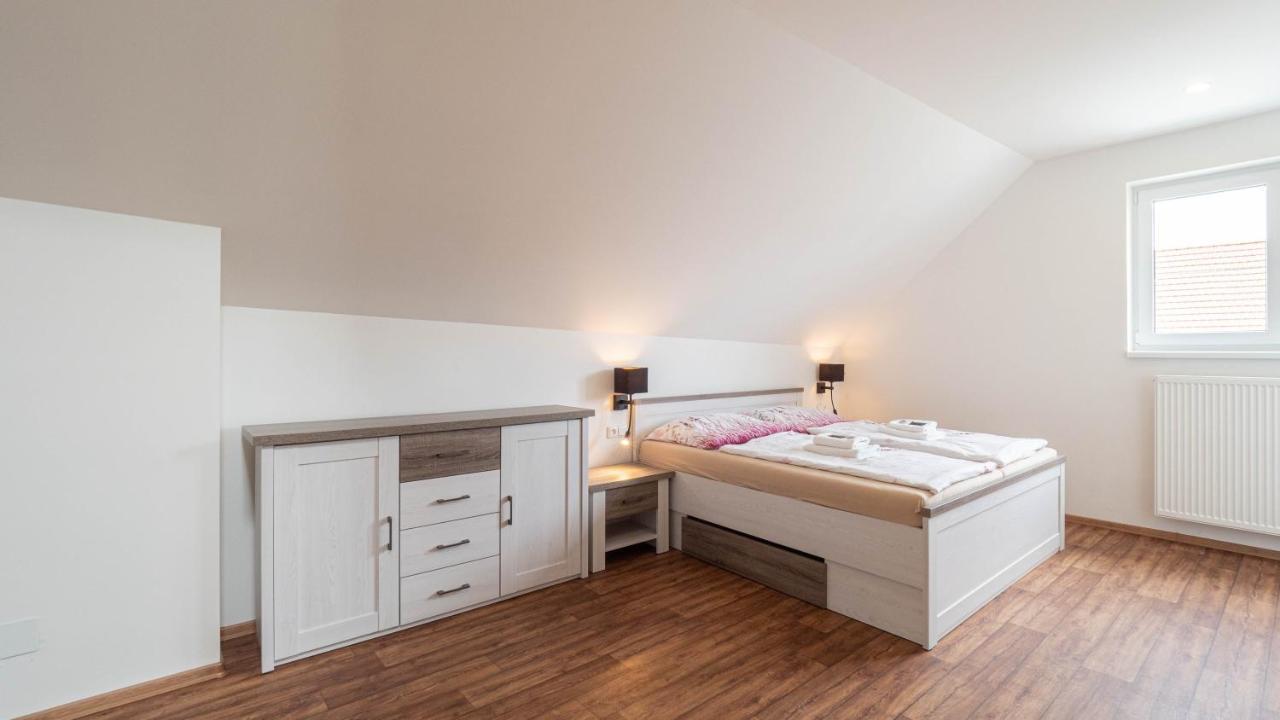 Apartmany Habanska, Cely Dum Pouzdrany Exterior photo